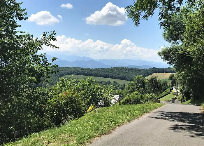 Les Gites De La Maison Bleue D'Estialescq photo